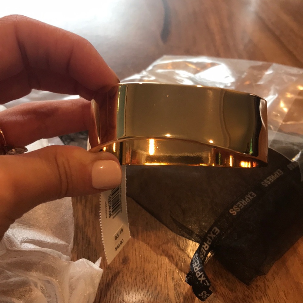 Gold bangle